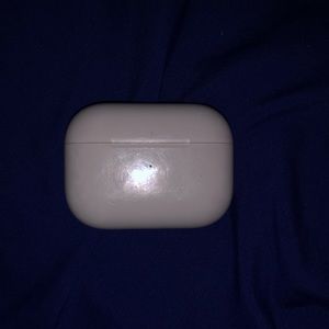 AirPods Pro Charging case